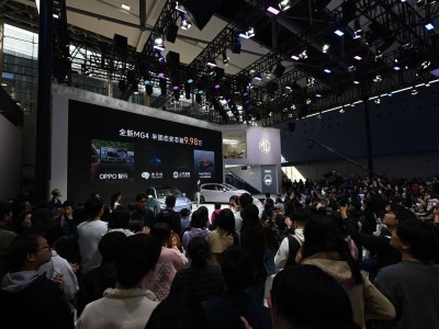 MG4半芯版杀疯了！半固态电池+10万内定价，技术平权卷翻市场