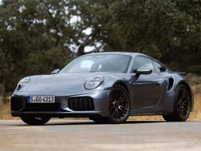 全新保时捷911 Turbo S：赛道性能与豪华舒适完美平衡的杰作