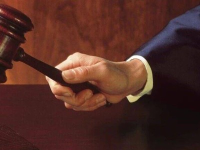 男子申请陪产假8分钟遭解雇，公司称其“算计”，法院：违法解除应赔偿