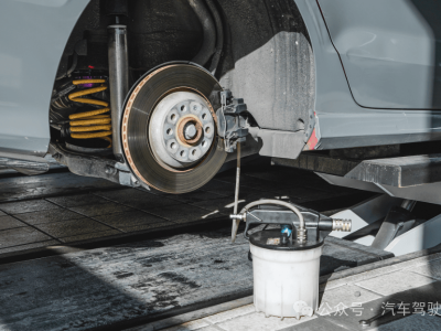 刹车油更换关乎安全，为何修理厂常“抗拒”？车主需知应对策略