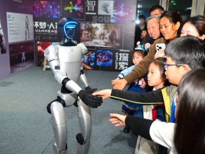 智元远征A2人形机器人将启百公里行走，中国智造实力再展锋芒