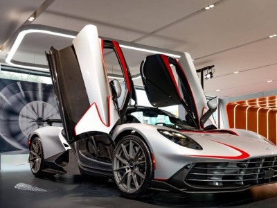 电动化浪潮下另辟蹊径：阿斯顿·马丁以混动极致走出超豪华新路