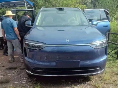 新款问界M7实拍图亮相！全新前脸设计吸睛，车尾精致升级空间或提升