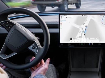 特斯拉FSD v14.2.1速度配置引争议：档位差异大 切换减速体验差
