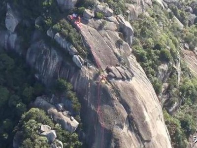 采药男子悬崖坠落200米被树接住 消防26小时救援助其脱险