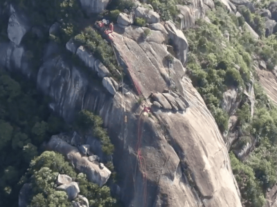 福建男子采药坠崖200米，被树接住后26小时获救脱险