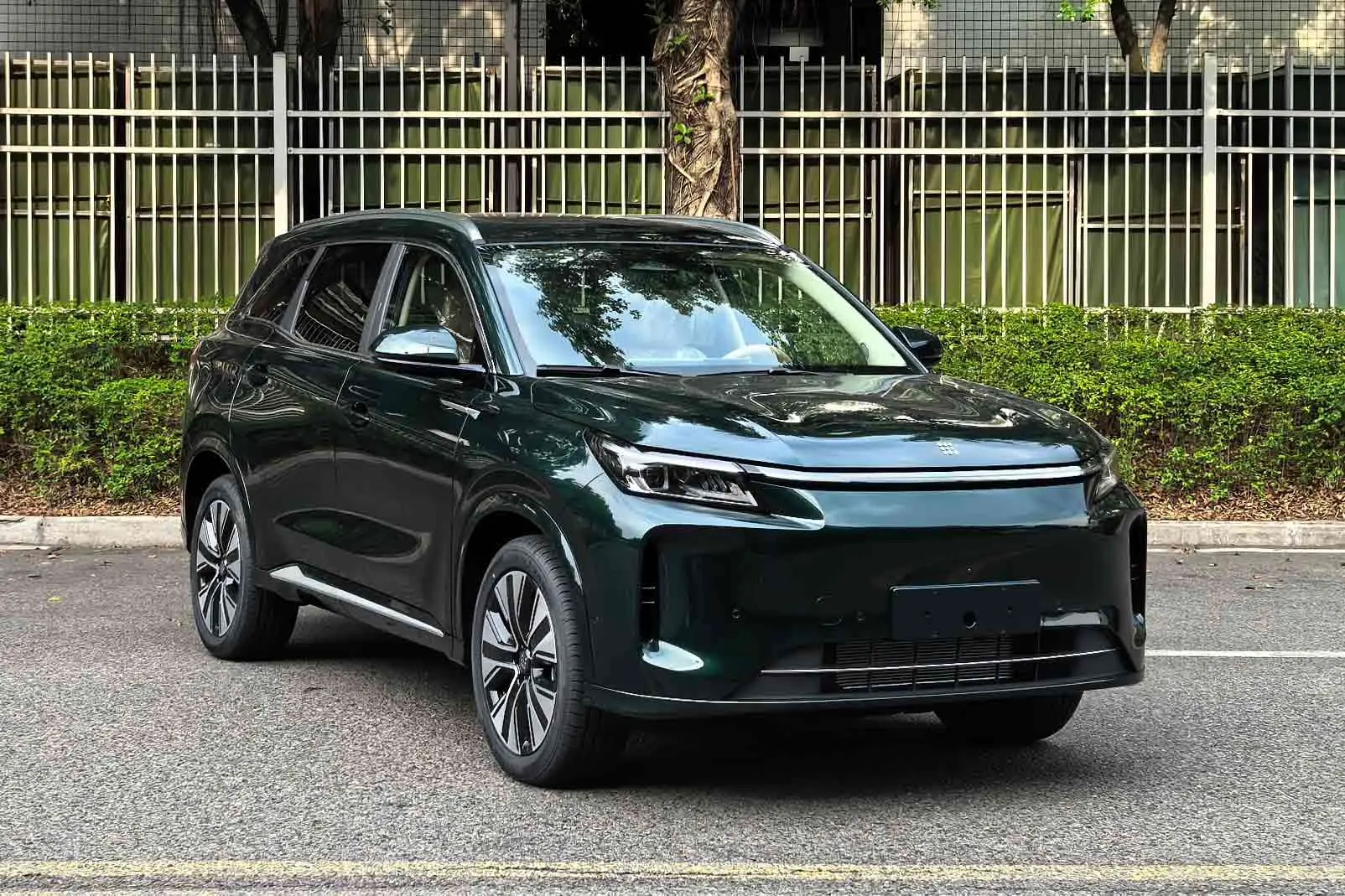 赛力斯再出招！蓝电E5 PLUS以独特优势，重塑12万级混动SUV格局