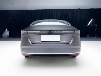 新款日产天籁亮相，外观大气内饰配鸿蒙座舱，动力有亮点引期待