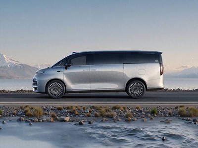 吉利银河V900登场：AI增程领航，重塑高端MPV全场景出行新体验