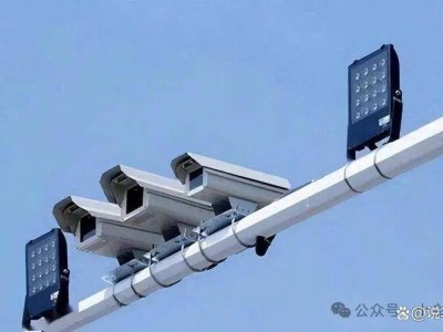 高速“海燕系统”引热议:严抓分心驾驶,安全与包容如何平衡?