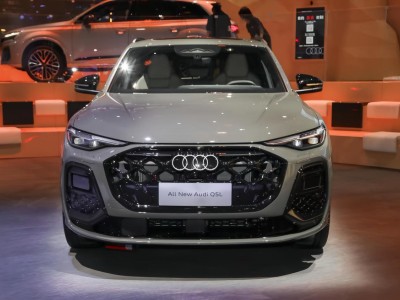 全新奥迪Q5L到店实拍,轴距加长配华为智驾,能否挑战宝马X3?