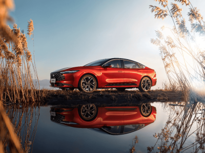 “电进油退”浪潮中新蒙迪欧2.0T入局15万级,能否守住内燃机阵地?