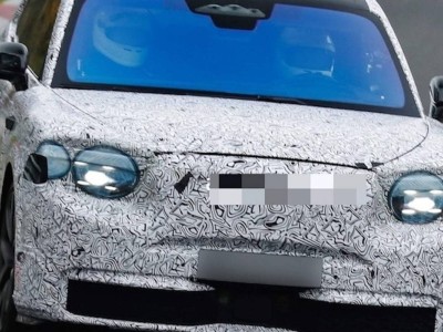 宾利首款纯电SUV纽博格林路试!下沉式格栅+三电机,或成超豪华电气化新标杆