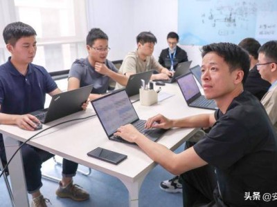 “90后”刘权：勇闯AI无人区 引领国产大模型自主可控新征程