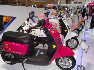 电动车充电有讲究！"每天充"和"用光再充"都不对，老师傅教你正确方法