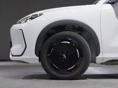 吉利全栈自研新形态行驶单元亮相,原地转向全向行驶功能超吸睛