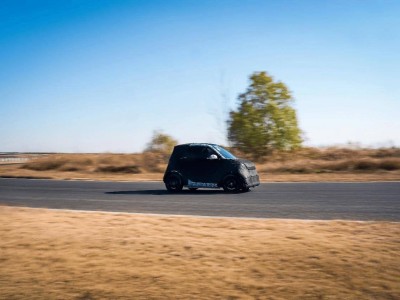 回归“老本行”:smart #2双门纯电小车启动路试