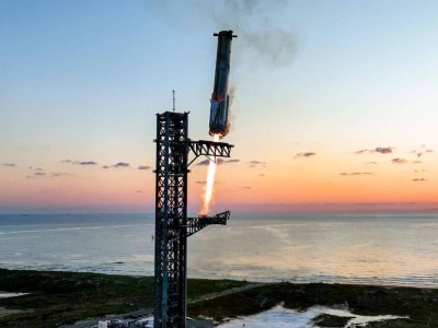 福布斯：SpaceX拟上市助推 马斯克身家飙升至6770亿美元