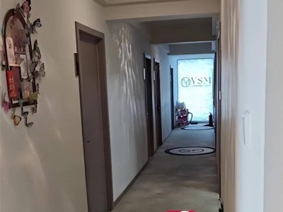 女子全裸做肩颈按摩遇男技师，拒绝后遭嘲讽，店家回应引争议