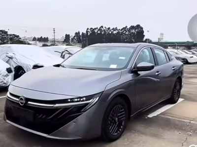 全新轩逸实车亮相:运动外观吸睛 1.6L自吸延续 家用市场再发力