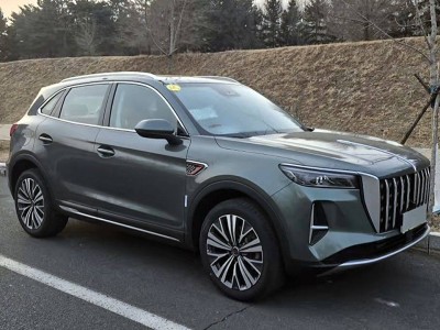 新款红旗HS5实车曝光！外观微调内饰大变，大屏加持2.0T动力延续