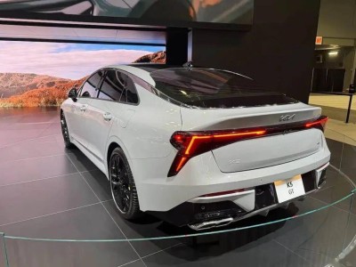 起亚K5二次改款来袭，多动力组合+新系统，能否续写市场辉煌？