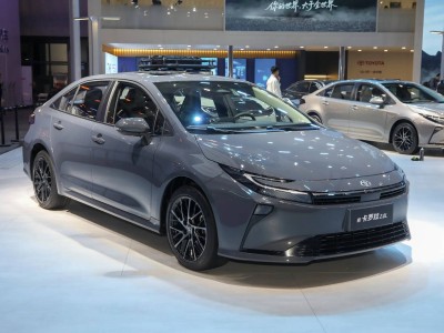 新款丰田卡罗拉焕新登场！轴距加长动力升级，价格亲民能否重振销量？