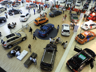 年底车市“冷热不均”：燃油车热闹，新能源车遇冷为哪般？