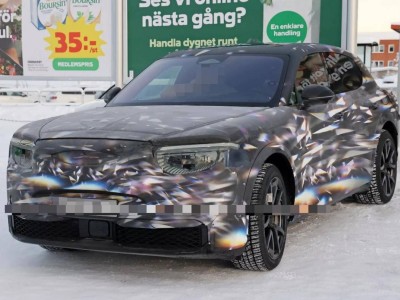 宾利首款纯电SUV新曝光！800V快充加持，大灯设计新潮，或明年亮相