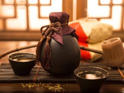 白酒遇冷年轻人“不买账”？传统酒业如何破局拥抱新消费？