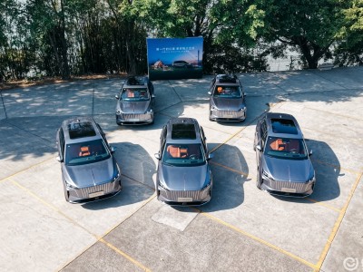 20万级豪华大五座SUV新选择！红旗HS6 PHEV空间智能双在线