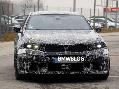 新款宝马M5原型车谍照来袭：前脸设计大改 内饰革新升级