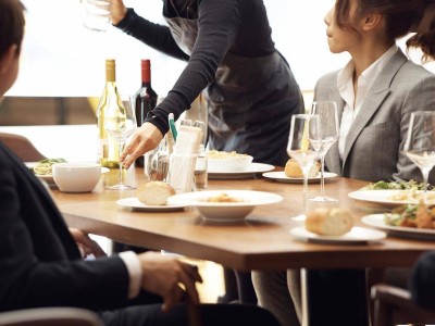 科技巨头“北京聚首”：从雷军赔罪红酒到李在镕访厂，小米改写行业规则