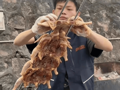 16岁“烤鸡少年”走红后日均营业额上万 否认喜提迈巴赫称系AI生成