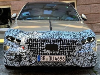 2026款迈巴赫S级中期改款：燃油豪华坚守者，智能与机械的双重盛宴