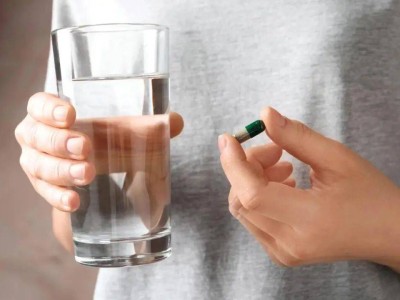 胶囊及这些药物别用热水送服！服药水温有讲究别忽视