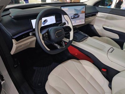 大油箱混动SUV：续航破千公里，新能源过渡期理想出行新选择