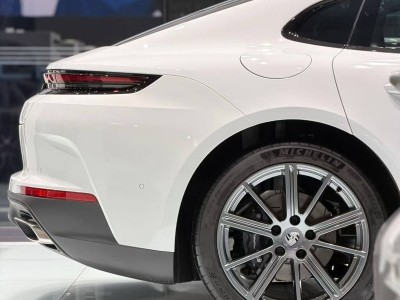 百万豪车“以价换量”逆袭：保时捷帕拉梅拉靠啥俘获年轻土豪？