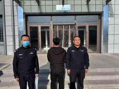 男子因压力大举报自己无证驾驶，称想进拘留所“缓一缓”，终被罚拘留15日