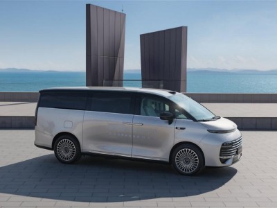 吉利银河V900青岛首秀，抢先预订享四重礼开启家庭豪华出行新篇