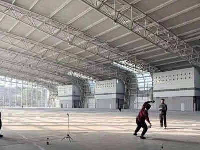 98.43米！中国高中生团队挑战纸飞机吉尼斯世界纪录成功