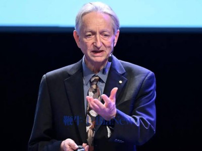 「AI教父」辛顿预警:2026年AI或深度渗透职场 白领就业面临严峻挑战