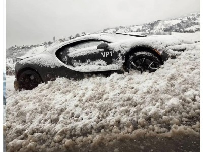 布加迪380万欧元Tourbillon原型车克罗地亚冬测 遭暴雪意外“掩埋”