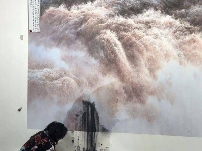 “黄河画家”徐惠君126平尺画作被泼墨，不追查肇事者拟全网征集补救建议