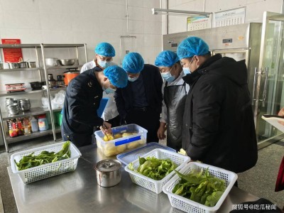 过期2.5小时米线罚5万引争议：校园食品安全如何筑牢防线？