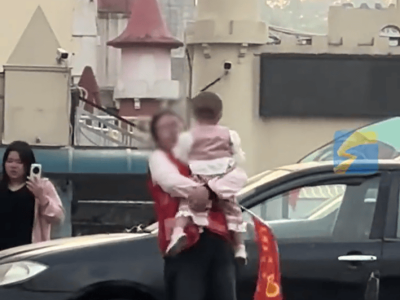 家长带幼儿护学指挥交通引争议，护学岗“自愿”背后藏多少无奈？