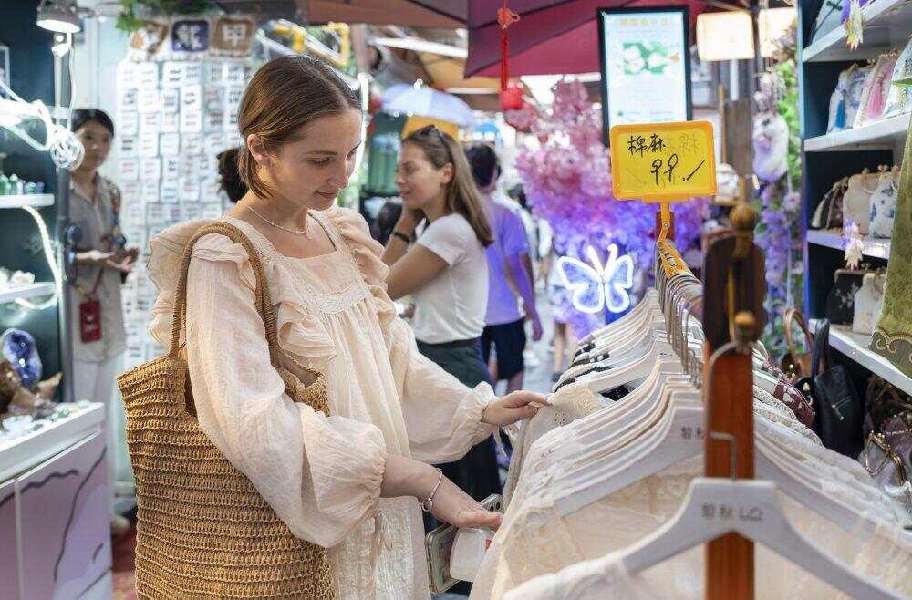 上海时装店购物场景