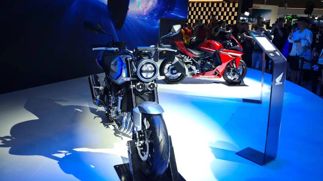 CB500SF与CBR500R Four细节