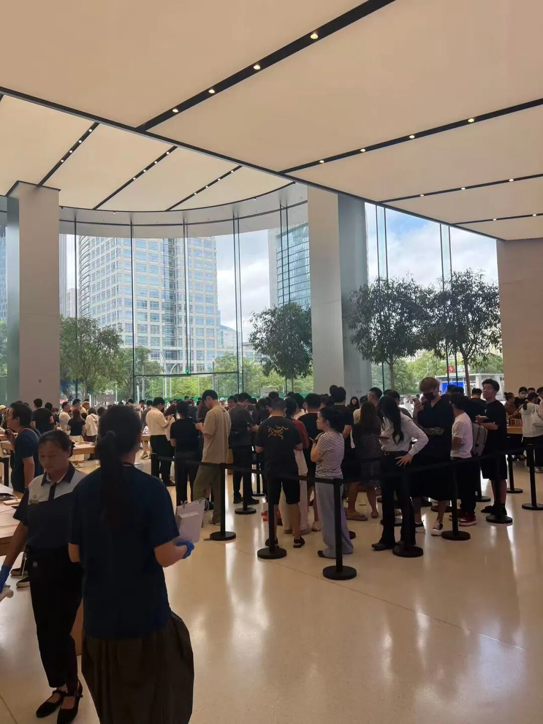 Apple Store门店排队场景