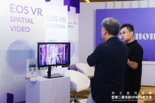 男人站在电视前

AI 生成的内容可能不正确。